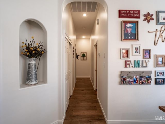 10002 Laurel Park Avenue, Bakersfield, CA 93312