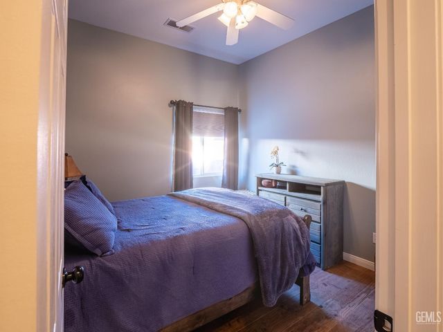 10002 Laurel Park Avenue, Bakersfield, CA 93312