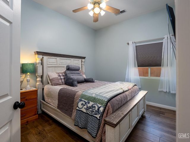 10002 Laurel Park Avenue, Bakersfield, CA 93312