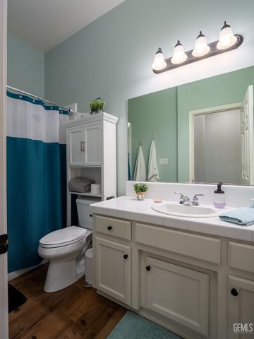 10002 Laurel Park Avenue, Bakersfield, CA 93312