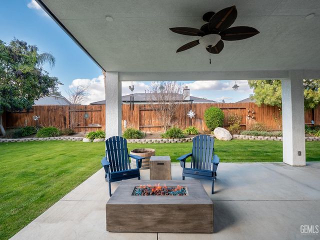 10002 Laurel Park Avenue, Bakersfield, CA 93312