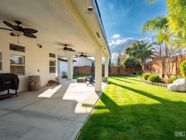 10002 Laurel Park Avenue, Bakersfield, CA 93312