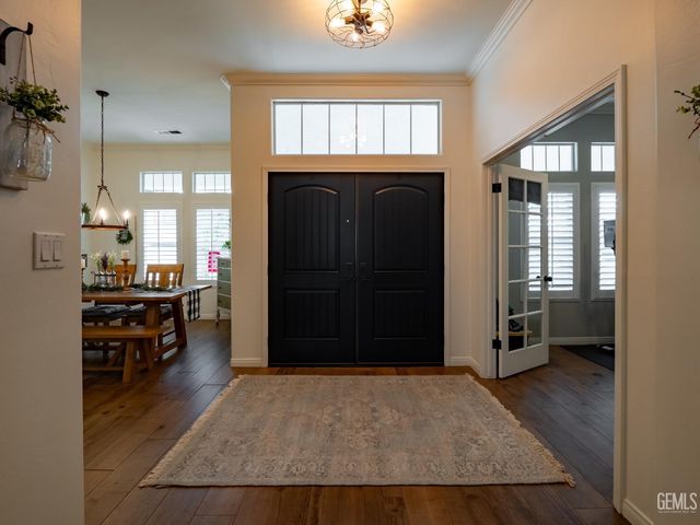 10002 Laurel Park Avenue, Bakersfield, CA 93312