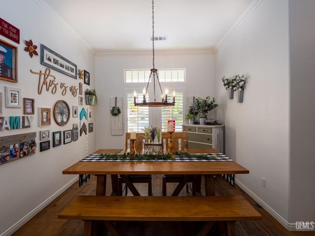 10002 Laurel Park Avenue, Bakersfield, CA 93312