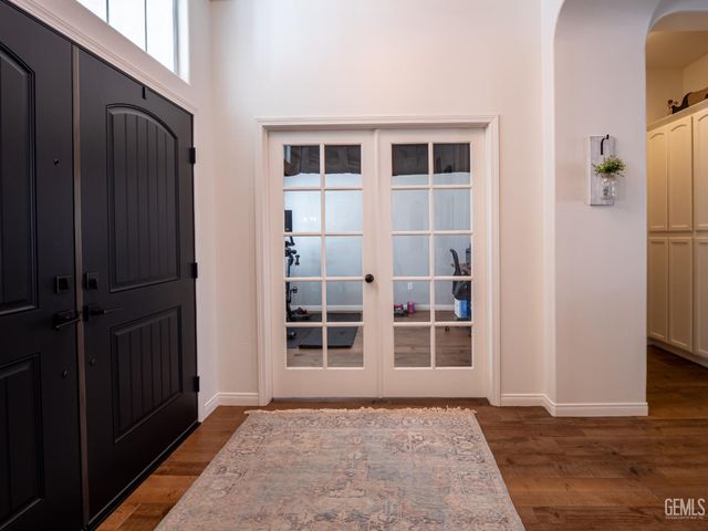 10002 Laurel Park Avenue, Bakersfield, CA 93312