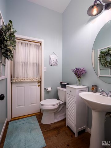 10002 Laurel Park Avenue, Bakersfield, CA 93312