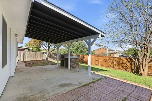 10716 Lipan Trail, Fort Worth, TX 76108