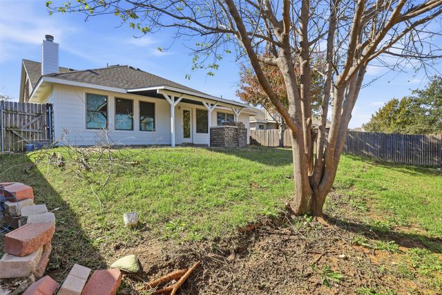 10716 Lipan Trail, Fort Worth, TX 76108