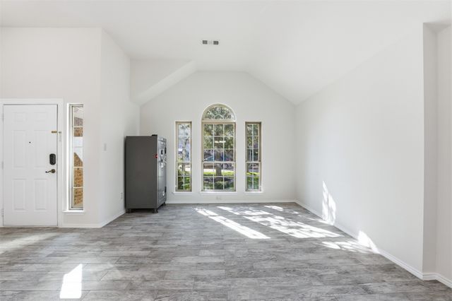 10716 Lipan Trail, Fort Worth, TX 76108