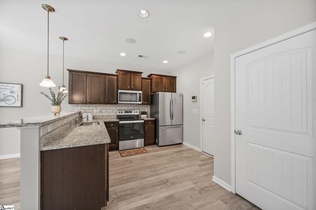 172 Highland Park Court, Easley, SC 29640