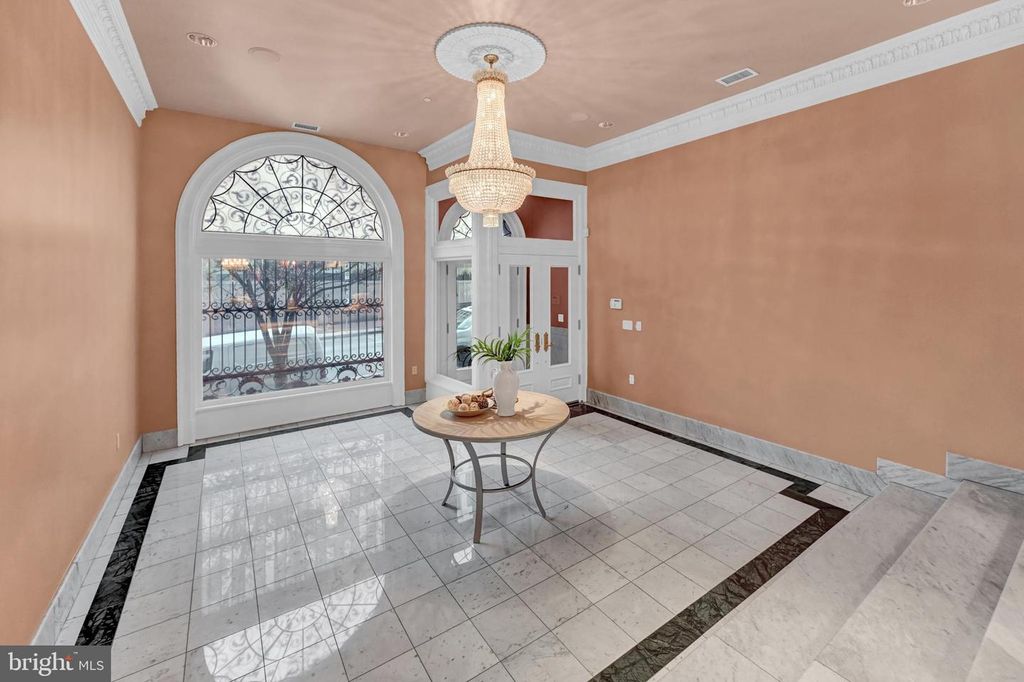 Image 11 of property listing at 1126 N CHARLES ST, Baltimore, MD 21201