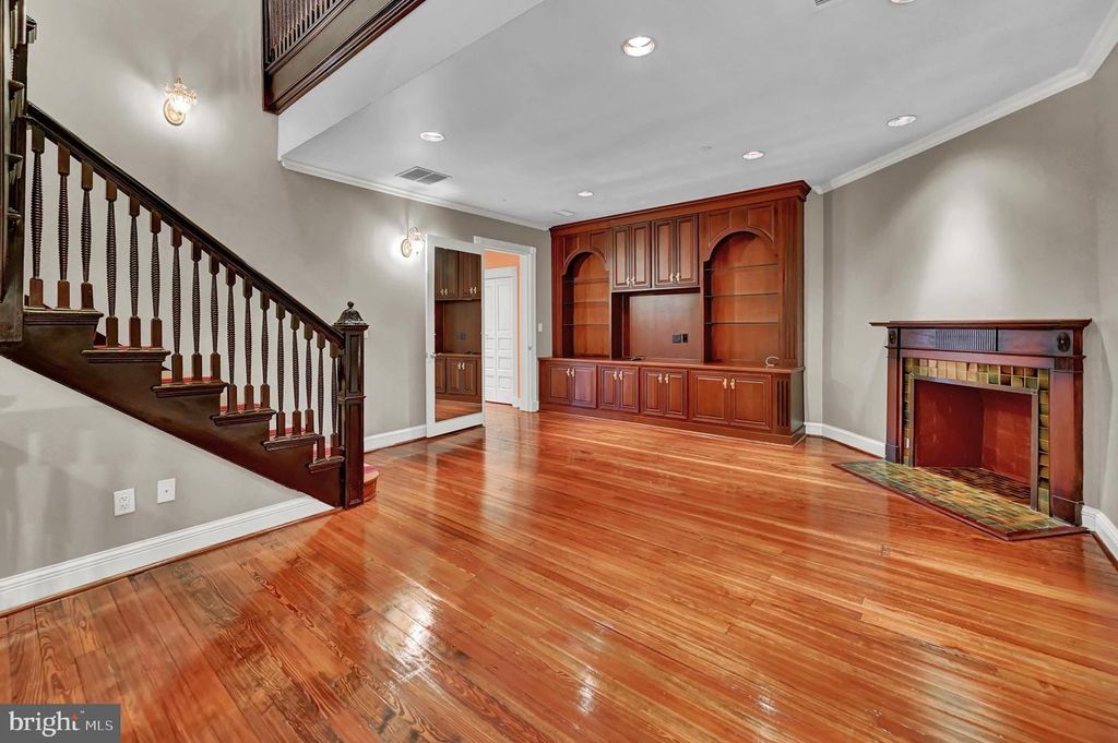 Image 19 of property listing at 1126 N CHARLES ST, Baltimore, MD 21201