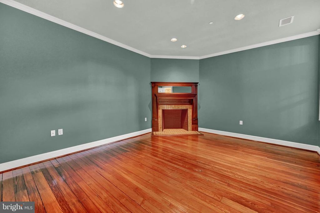 Image 27 of property listing at 1126 N CHARLES ST, Baltimore, MD 21201