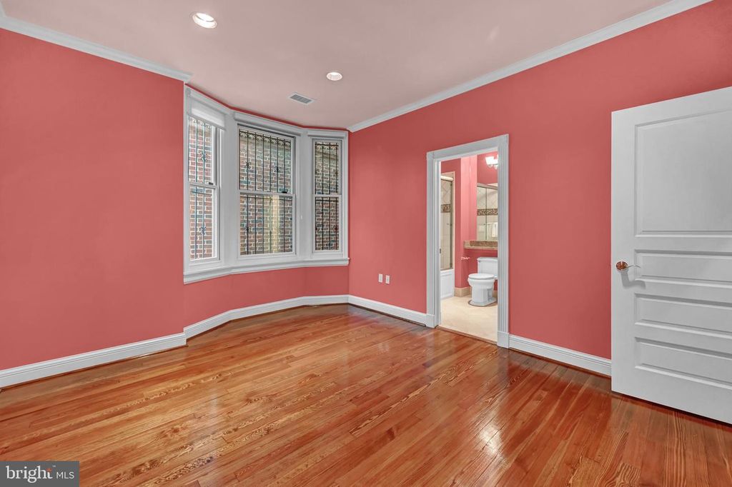 Image 36 of property listing at 1126 N CHARLES ST, Baltimore, MD 21201