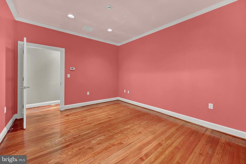 Image 37 of property listing at 1126 N CHARLES ST, Baltimore, MD 21201