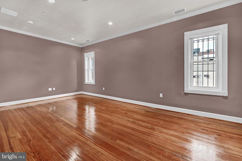 Image 39 of property listing at 1126 N CHARLES ST, Baltimore, MD 21201