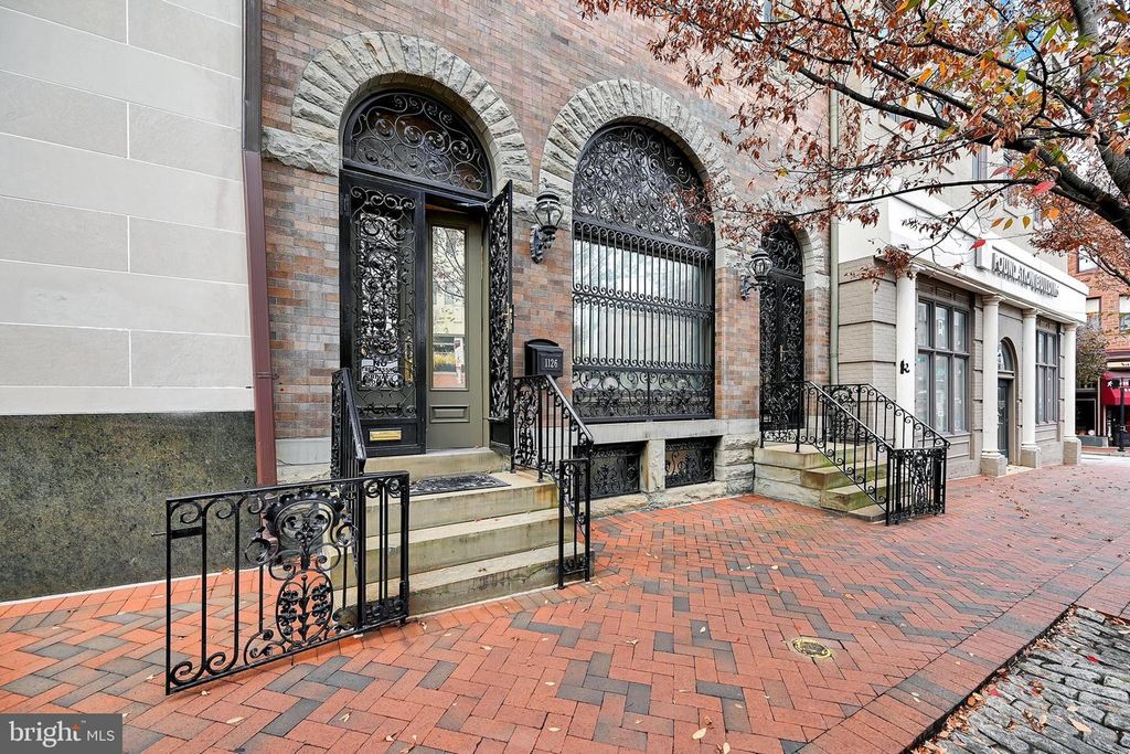 Image 5 of property listing at 1126 N CHARLES ST, Baltimore, MD 21201