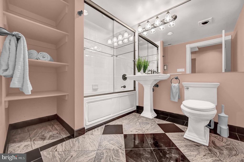 Image 66 of property listing at 1126 N CHARLES ST, Baltimore, MD 21201