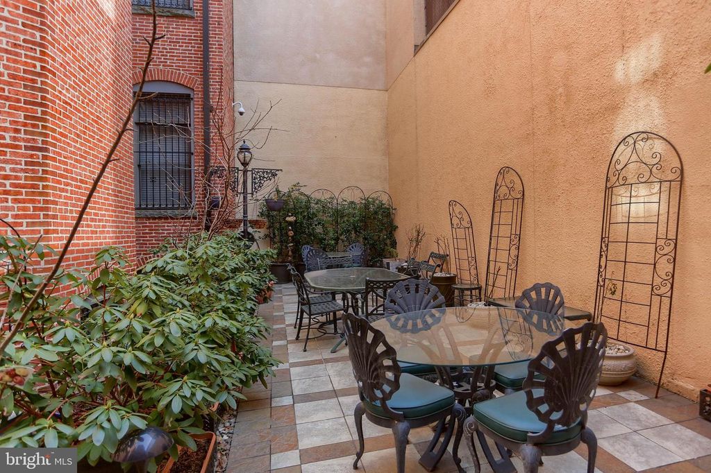 Image 9 of property listing at 1126 N CHARLES ST, Baltimore, MD 21201