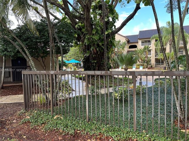 4221 W Mcnab Road 35, Pompano Beach, FL 33069