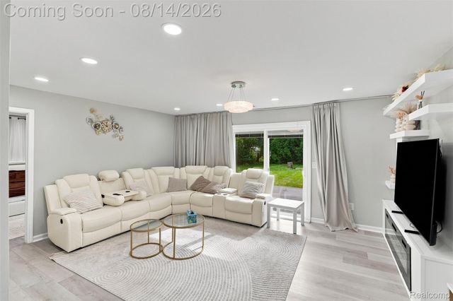 19346 Angling Street, Livonia, MI 48152