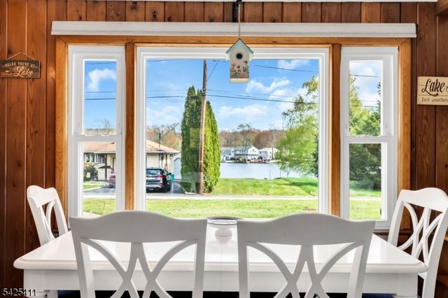 18 W Shawnee Trl, Jefferson Twp., NJ 07885