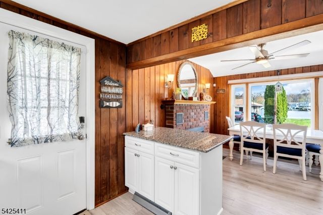 18 W Shawnee Trl, Jefferson Twp., NJ 07885