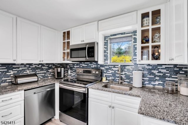 18 W Shawnee Trl, Jefferson Twp., NJ 07885