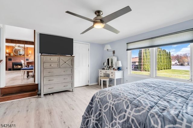 18 W Shawnee Trl, Jefferson Twp., NJ 07885