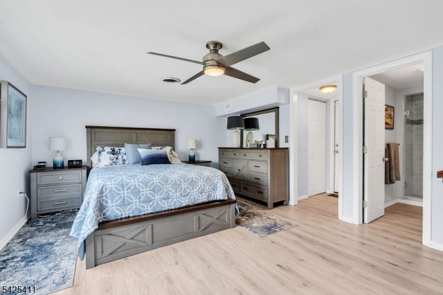 18 W Shawnee Trl, Jefferson Twp., NJ 07885