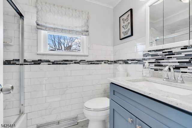 18 W Shawnee Trl, Jefferson Twp., NJ 07885