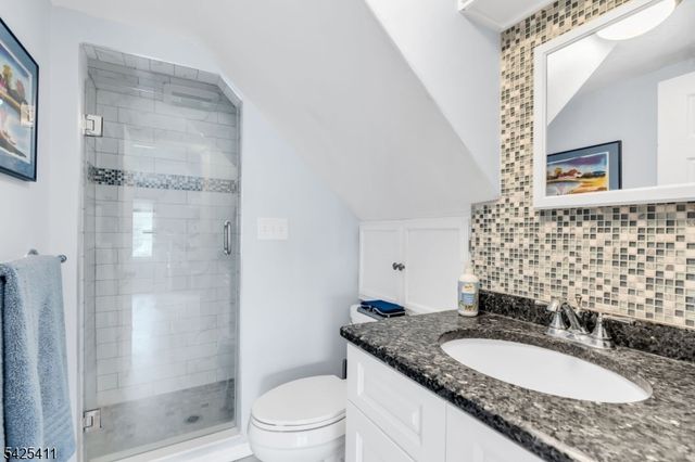 18 W Shawnee Trl, Jefferson Twp., NJ 07885