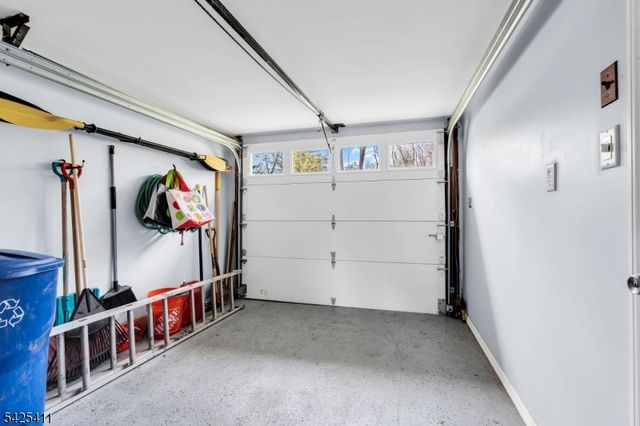 18 W Shawnee Trl, Jefferson Twp., NJ 07885