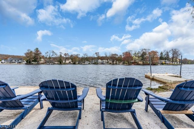 18 W Shawnee Trl, Jefferson Twp., NJ 07885