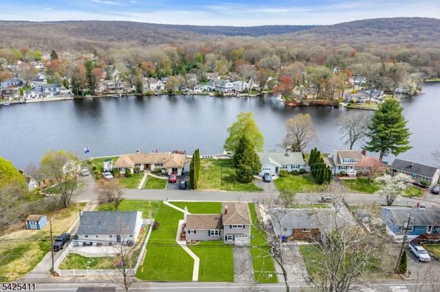 18 W Shawnee Trl, Jefferson Twp., NJ 07885