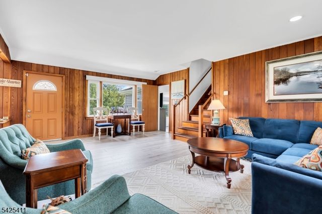 18 W Shawnee Trl, Jefferson Twp., NJ 07885