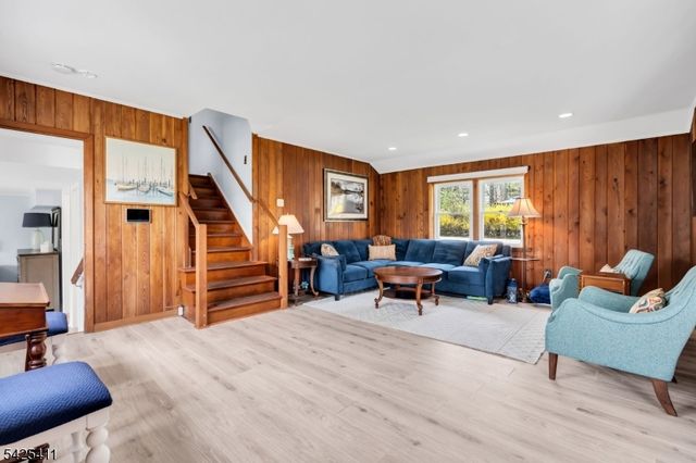 18 W Shawnee Trl, Jefferson Twp., NJ 07885