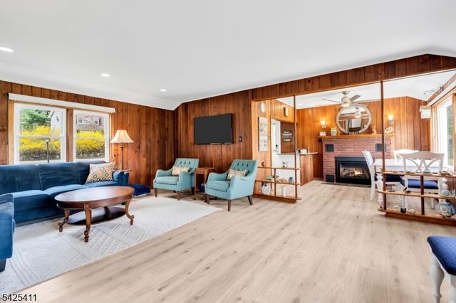 18 W Shawnee Trl, Jefferson Twp., NJ 07885