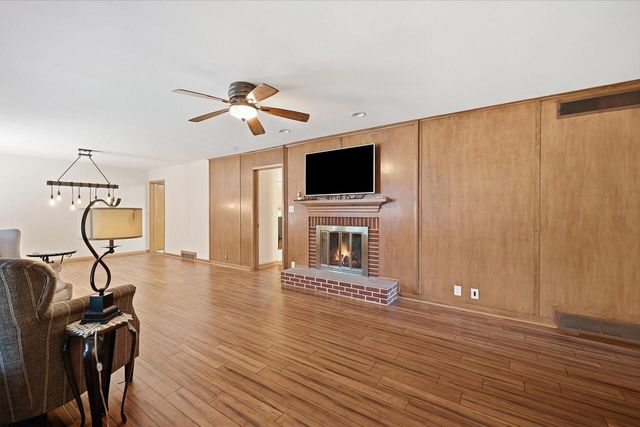 1000 Brewster AVENUE, Beloit, WI 53511
