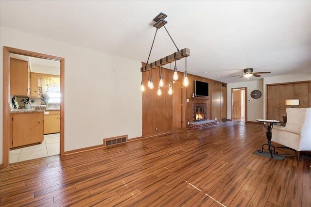 1000 Brewster AVENUE, Beloit, WI 53511