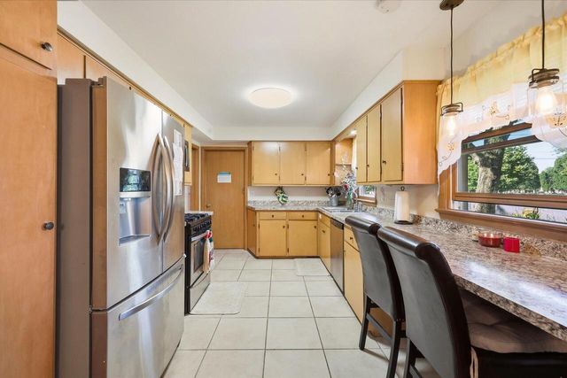 1000 Brewster AVENUE, Beloit, WI 53511