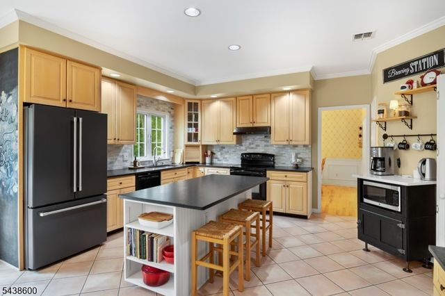 7 Lighthouse Cir, Jefferson Twp., NJ 07849