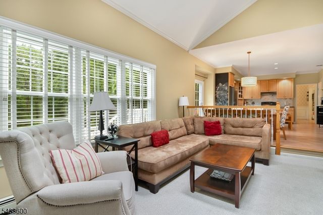 7 Lighthouse Cir, Jefferson Twp., NJ 07849