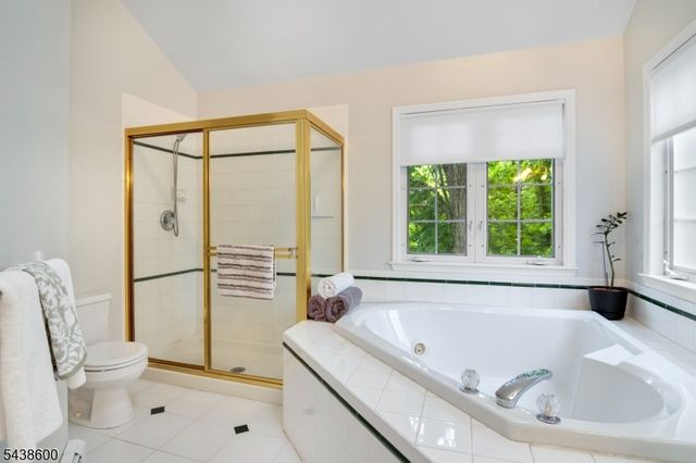 7 Lighthouse Cir, Jefferson Twp., NJ 07849