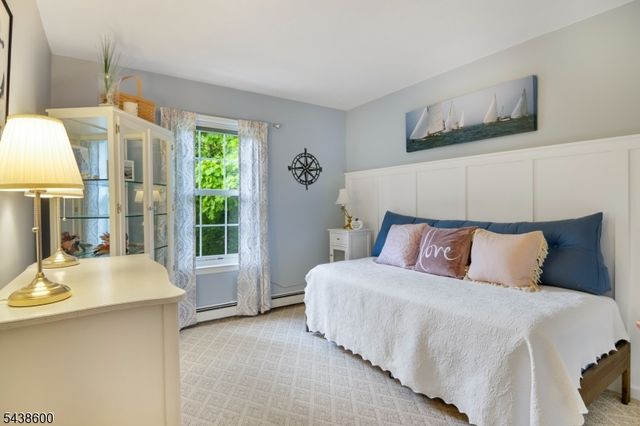 7 Lighthouse Cir, Jefferson Twp., NJ 07849