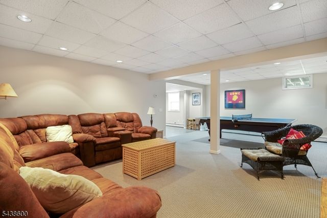 7 Lighthouse Cir, Jefferson Twp., NJ 07849