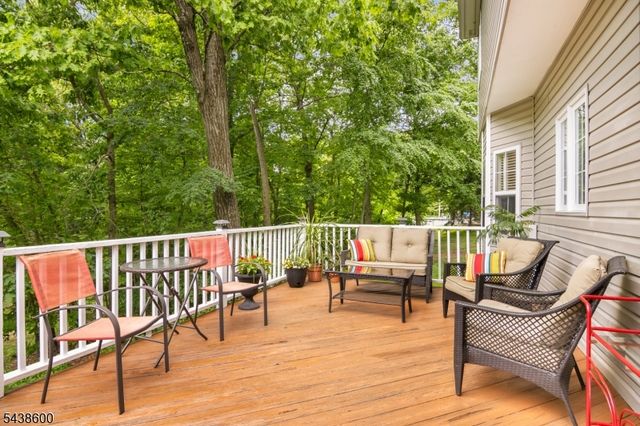 7 Lighthouse Cir, Jefferson Twp., NJ 07849