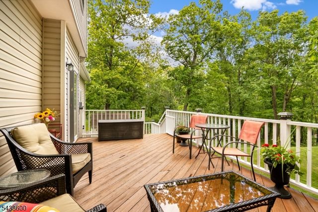 7 Lighthouse Cir, Jefferson Twp., NJ 07849