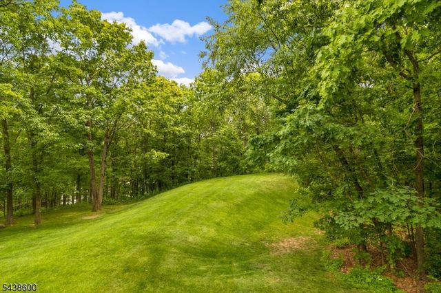 7 Lighthouse Cir, Jefferson Twp., NJ 07849