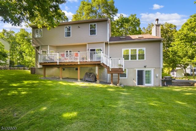 7 Lighthouse Cir, Jefferson Twp., NJ 07849